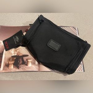 New Tumi Basic Travel Kit In Black Size 11 x 6.5 x 4”